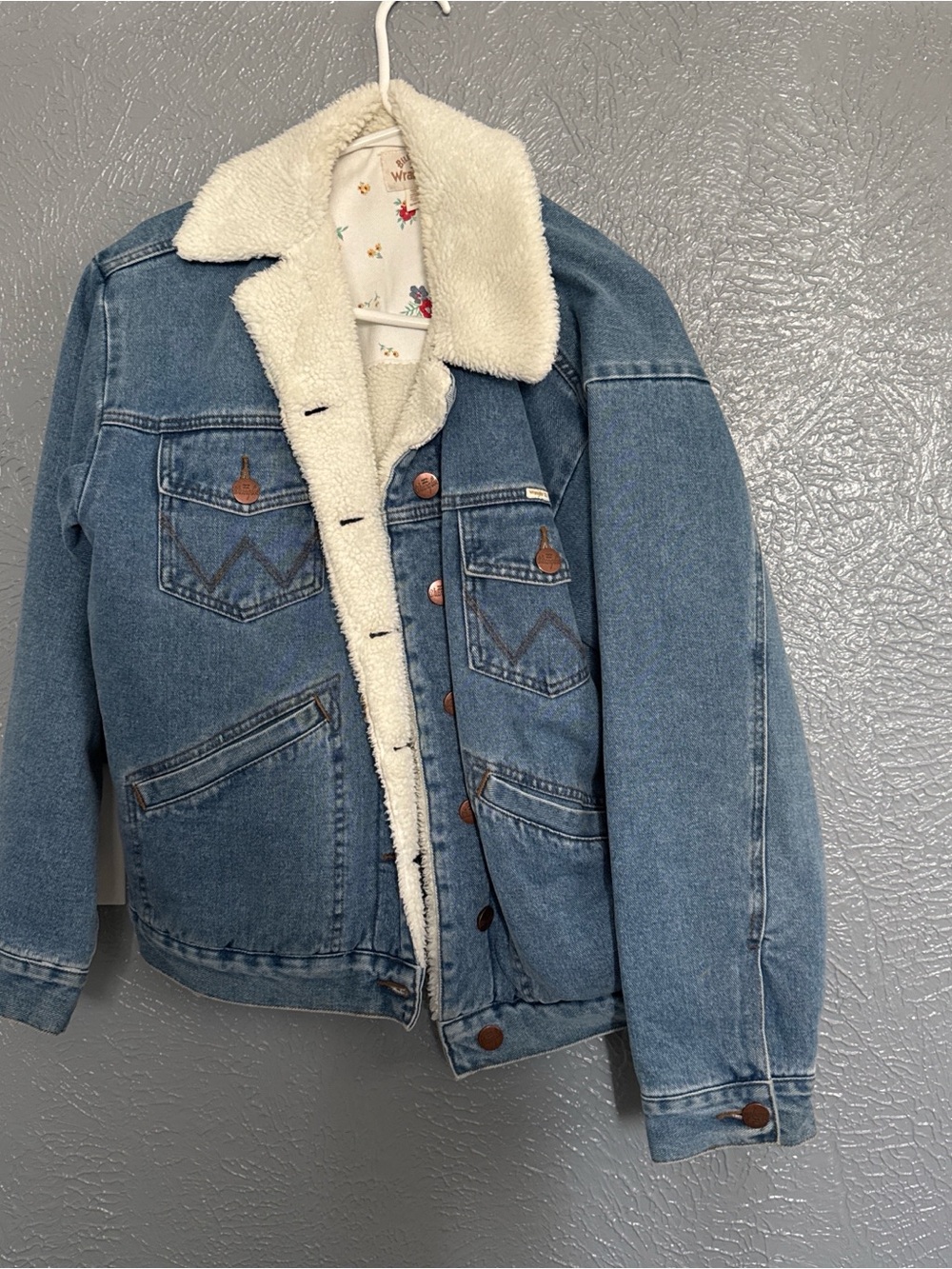 Wrangler Blue Denim Sherpa-Lined Jacket with Cream Collar